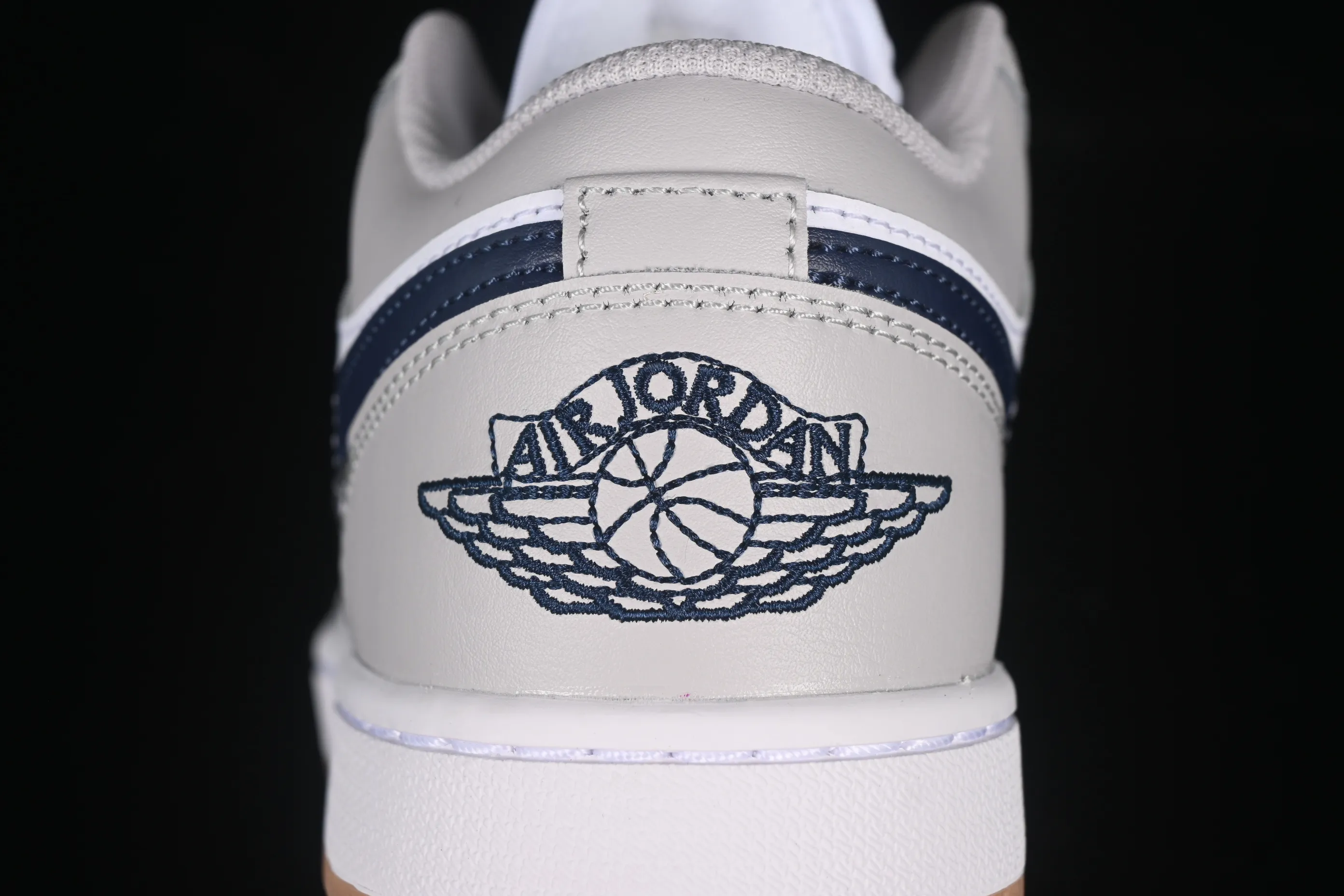 All categories Air Jordan Jordan series basketball shoes Air Jordan 1 Low G version pure original Air Jordan 1 Low AJ1 Joe 1 milk coffee blue hook low-top cultural casual sneakers 553558-146
